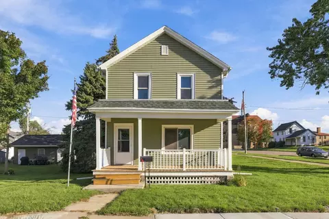 202 W 9th St, Kaukauna, WI 54130