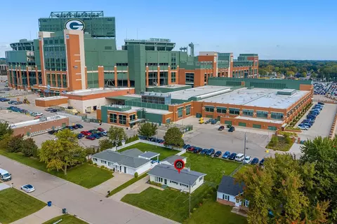 910 Stadium Dr, Green Bay, WI 54304