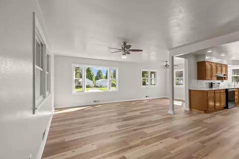 Living - 272 17th St, Fond Du Lac, WI 54935 photo 2 of 8