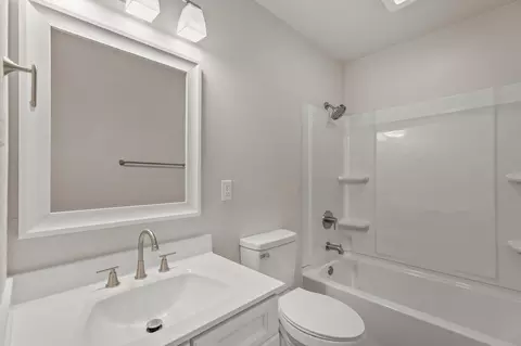 Bath - 272 17th St, Fond Du Lac, WI 54935 photo 1 of 3