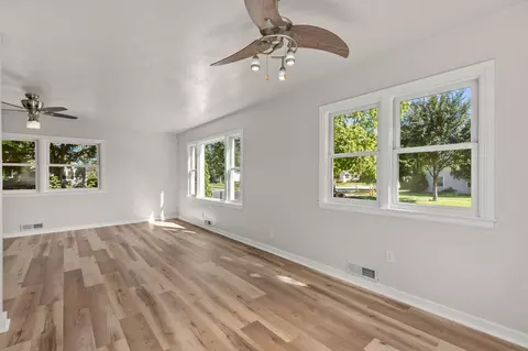 Living - 272 17th St, Fond Du Lac, WI 54935 photo 7 of 8