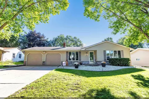 863 Venus Dr, Green Bay, WI 54311