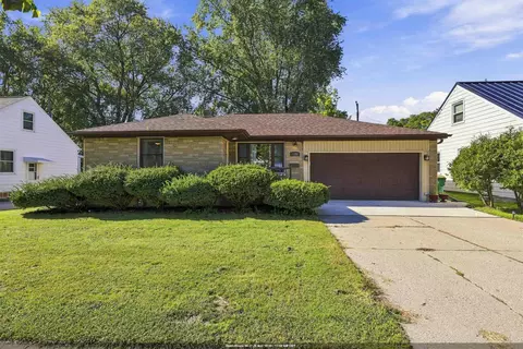 1193 Bond St, Green Bay, WI 54303
