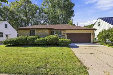 1193 Bond St, Green Bay, WI 54303