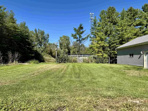 Exterior - 3015 Cedar Ln, Abrams, WI 54101 photo 2 of 8