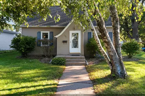 420 W Millard St, New London, WI 54961