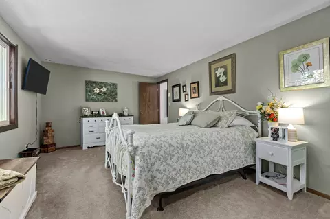 Bedroom - 1233 W Nicolet Cercle, Appleton, WI 54914 photo 2 of 5