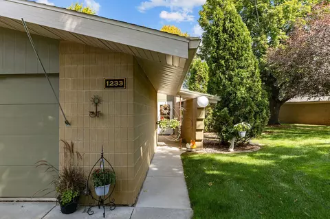 Exterior - 1233 W Nicolet Cercle, Appleton, WI 54914 photo 4 of 13