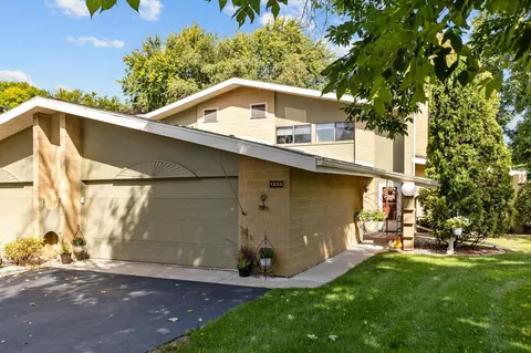 Exterior - 1233 W Nicolet Cercle, Appleton, WI 54914 photo 2 of 13