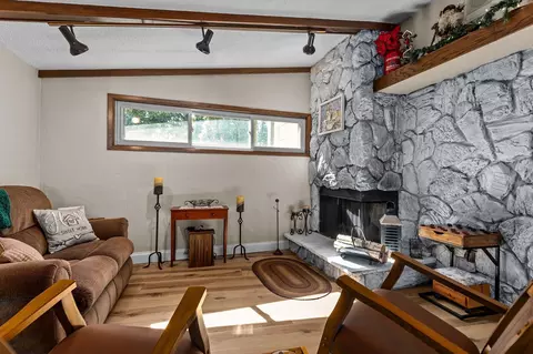 Living - 1233 W Nicolet Cercle, Appleton, WI 54914 photo 6 of 7