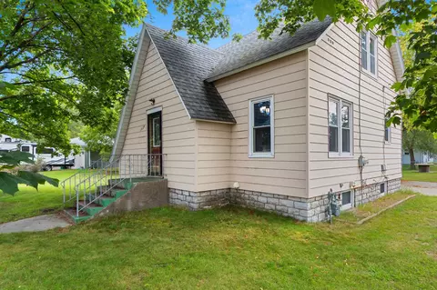 1524 6th St, Marinette, WI 54143