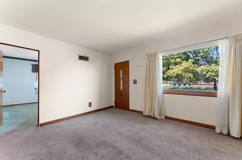 Living - 2615 W Highway Dr, Appleton, WI 54914 photo 2 of 3