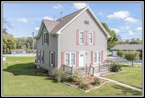 215 E Spring St, New London, WI 54961