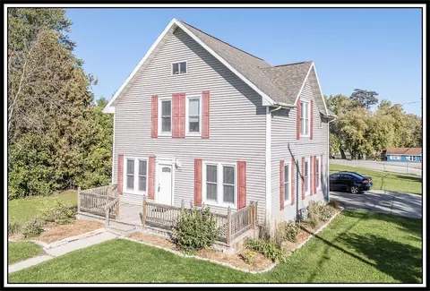 215 E Spring St, New London, WI 54961