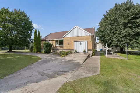2562 Black Wolf Ave, Oshkosh, WI 54902