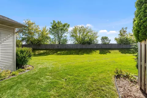 Exterior - 1815 E Sylvan Ave, Appleton, WI 54915 photo 6 of 7