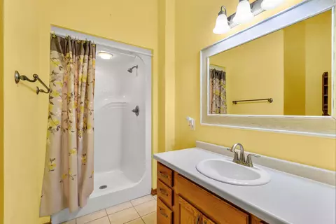 Bath - 1815 E Sylvan Ave, Appleton, WI 54915 photo 1 of 2