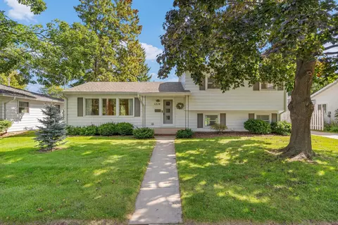 1214 Campbell St, Neenah, WI 54956