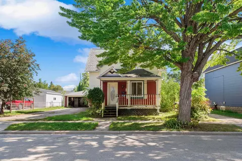1516 Oakes St, Marinette, WI 54143