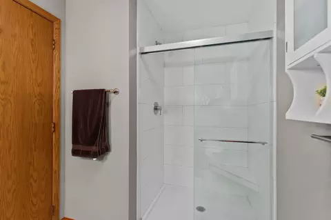 Bath - 905 E Windfield Pl #C, Appleton, WI 54911 photo 3 of 4