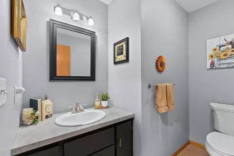 Bath - 905 E Windfield Pl #C, Appleton, WI 54911 photo 1 of 4