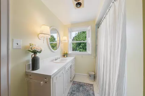 Bath - 1348 W Harris St, Appleton, WI 54914 photo 1 of 2