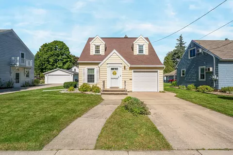 Exterior - 1348 W Harris St, Appleton, WI 54914 photo 7 of 8