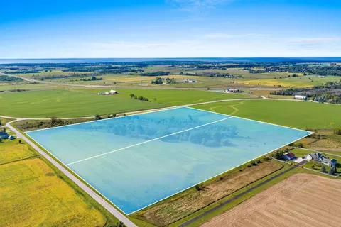 9538 Hump Rd, Brussels, WI 54204