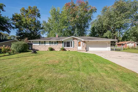 1434 Baumgart Rd, Green Bay, WI 54304