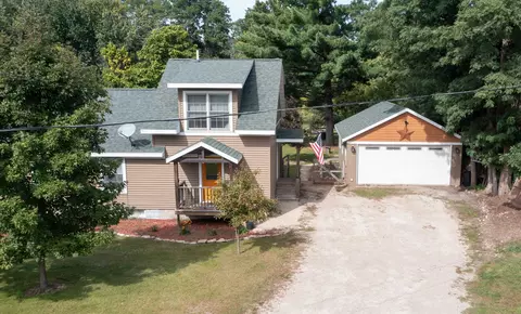 725 Shearer St, Waupaca, WI 54981