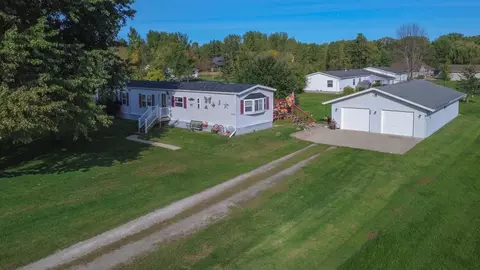 886 Lilly Rd, Little Suamico, WI 54141