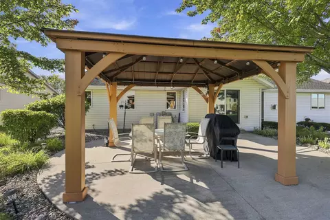 Exterior - 1394 W Mason Ridge Ct, Appleton, WI 54914 photo 6 of 7