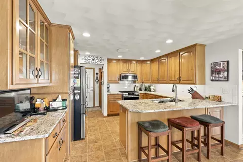 Kitchen - 1394 W Mason Ridge Ct, Appleton, WI 54914 photo 2 of 4