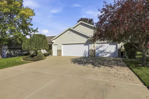 Exterior - 1394 W Mason Ridge Ct, Appleton, WI 54914 photo 2 of 7