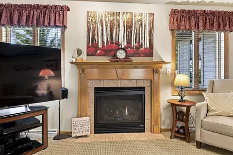 Living - 1394 W Mason Ridge Ct, Appleton, WI 54914 photo 3 of 5