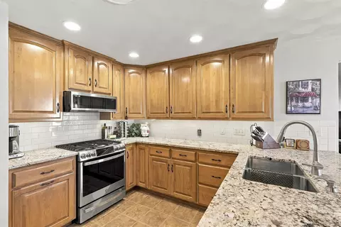 Kitchen - 1394 W Mason Ridge Ct, Appleton, WI 54914 photo 3 of 4