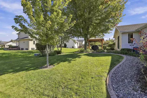 Exterior - 1394 W Mason Ridge Ct, Appleton, WI 54914 photo 4 of 7
