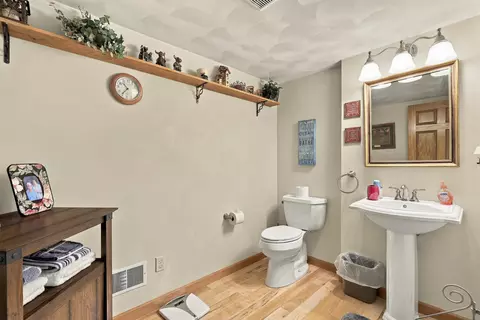 Bath - 1394 W Mason Ridge Ct, Appleton, WI 54914 photo 4 of 4