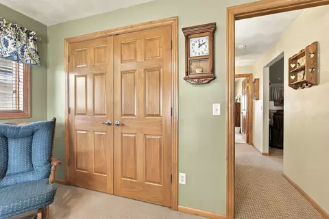 Entry Way - 1394 W Mason Ridge Ct, Appleton, WI 54914 photo 3 of 4