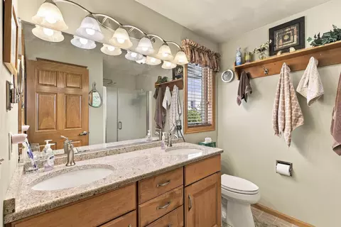 Bath - 1394 W Mason Ridge Ct, Appleton, WI 54914 photo 1 of 4