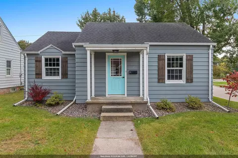 2241 La Follette Ave, Manitowoc, WI 54220