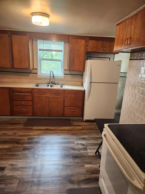 Kitchen - 1415 N Erb St, Appleton, WI 54911 photo 3 of 3