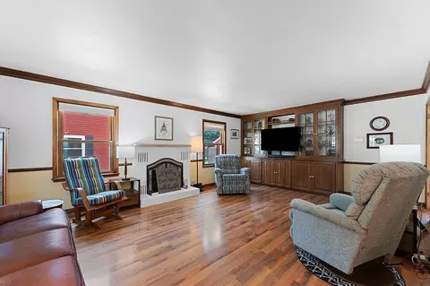 Living - 613 E Byrd St, Appleton, WI 54911 photo 1 of 4
