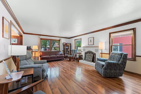 Living - 613 E Byrd St, Appleton, WI 54911 photo 2 of 4