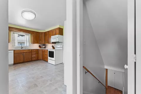 Entry Way - 613 E Byrd St, Appleton, WI 54911 photo 5 of 5