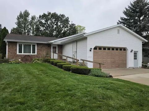 1052 Eastman Ln, Fond Du Lac, WI 54935