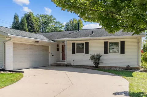 Exterior - 1629 W Grant St, Appleton, WI 54914 photo 2 of 7