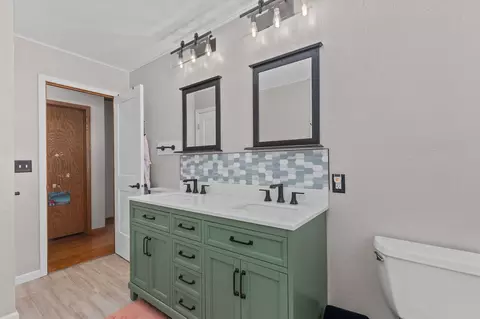 Bath - 1629 W Grant St, Appleton, WI 54914 photo 5 of 5