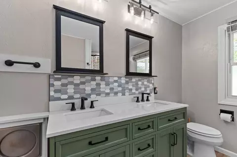 Bath - 1629 W Grant St, Appleton, WI 54914 photo 3 of 5