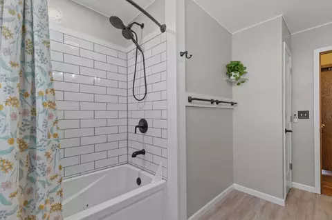 Bath - 1629 W Grant St, Appleton, WI 54914 photo 4 of 5